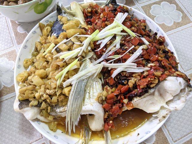 双色剁椒鱼头