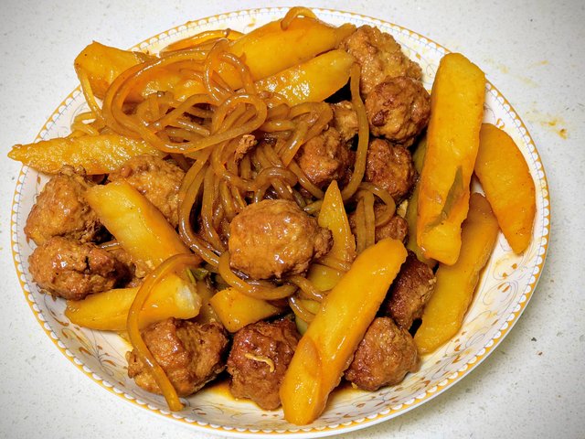 土豆粉条烩羊肉丸子