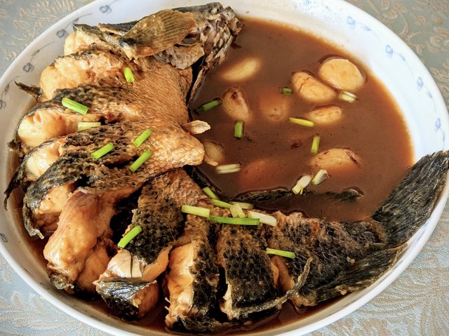 大蒜烧黑鱼