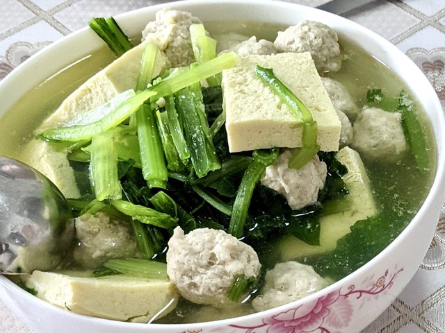 小白菜冻豆腐汆丸子