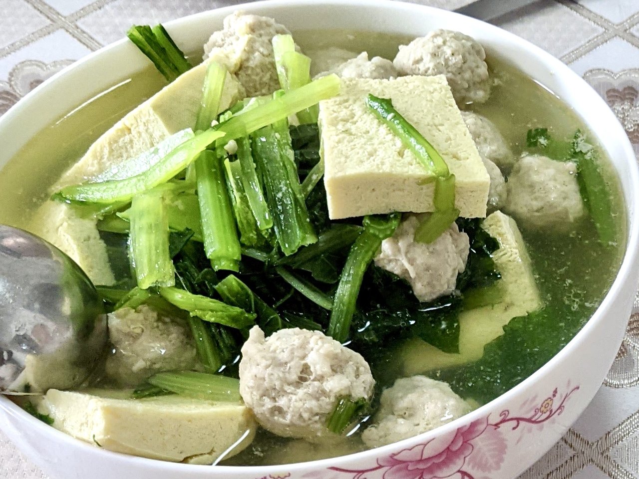 小白菜冻豆腐汆丸子