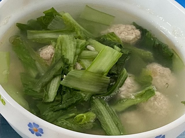 小白菜汆丸子