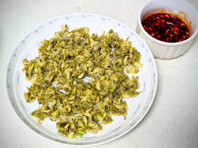 槐花麦饭