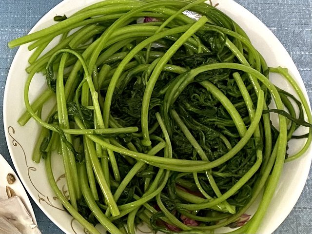 清炒蒿子杆