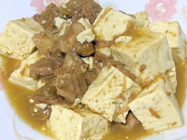 牛腩炖豆腐