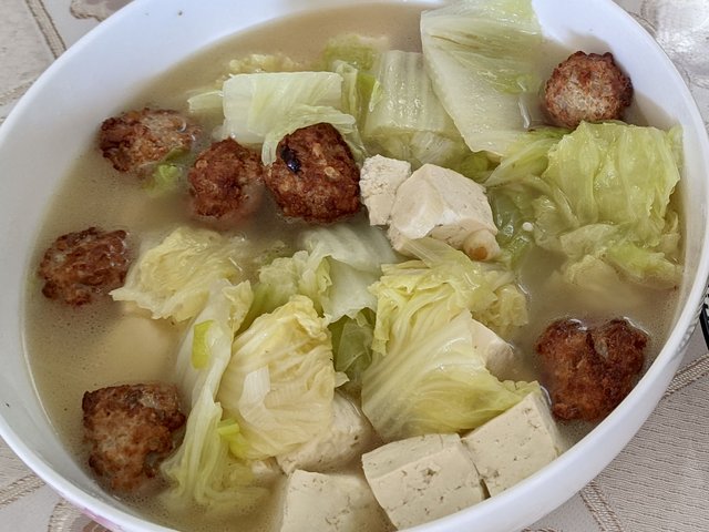 白菜豆腐烩丸子