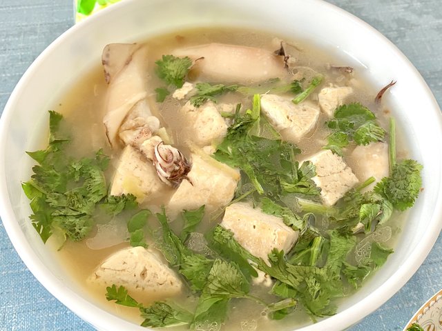笔管鱼豆腐汤