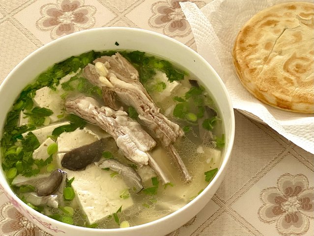 羊排豆腐汤泡馍