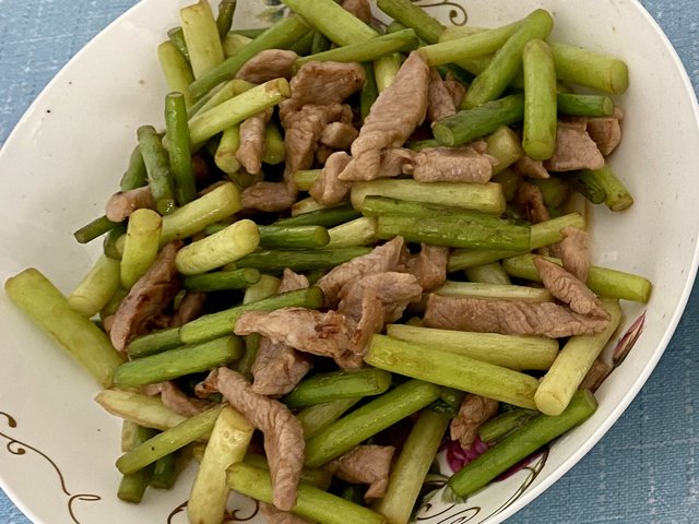 蒜苔炒肉