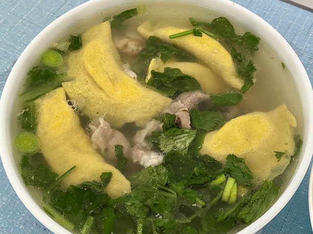 蛋饺肥牛汤