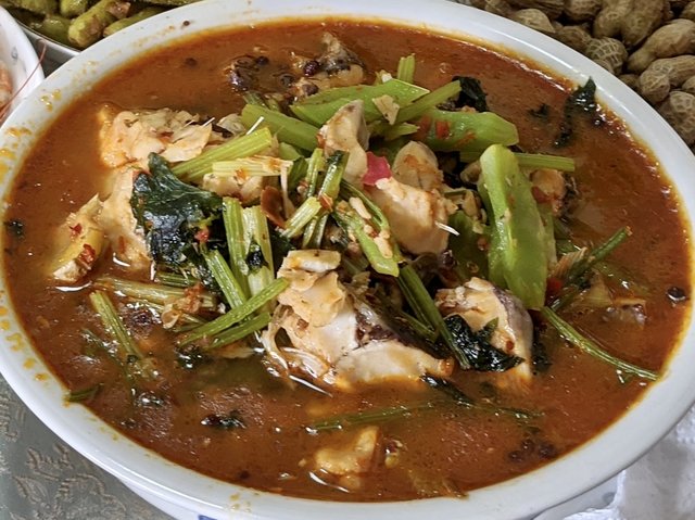 豆瓣芹菜炖鱼