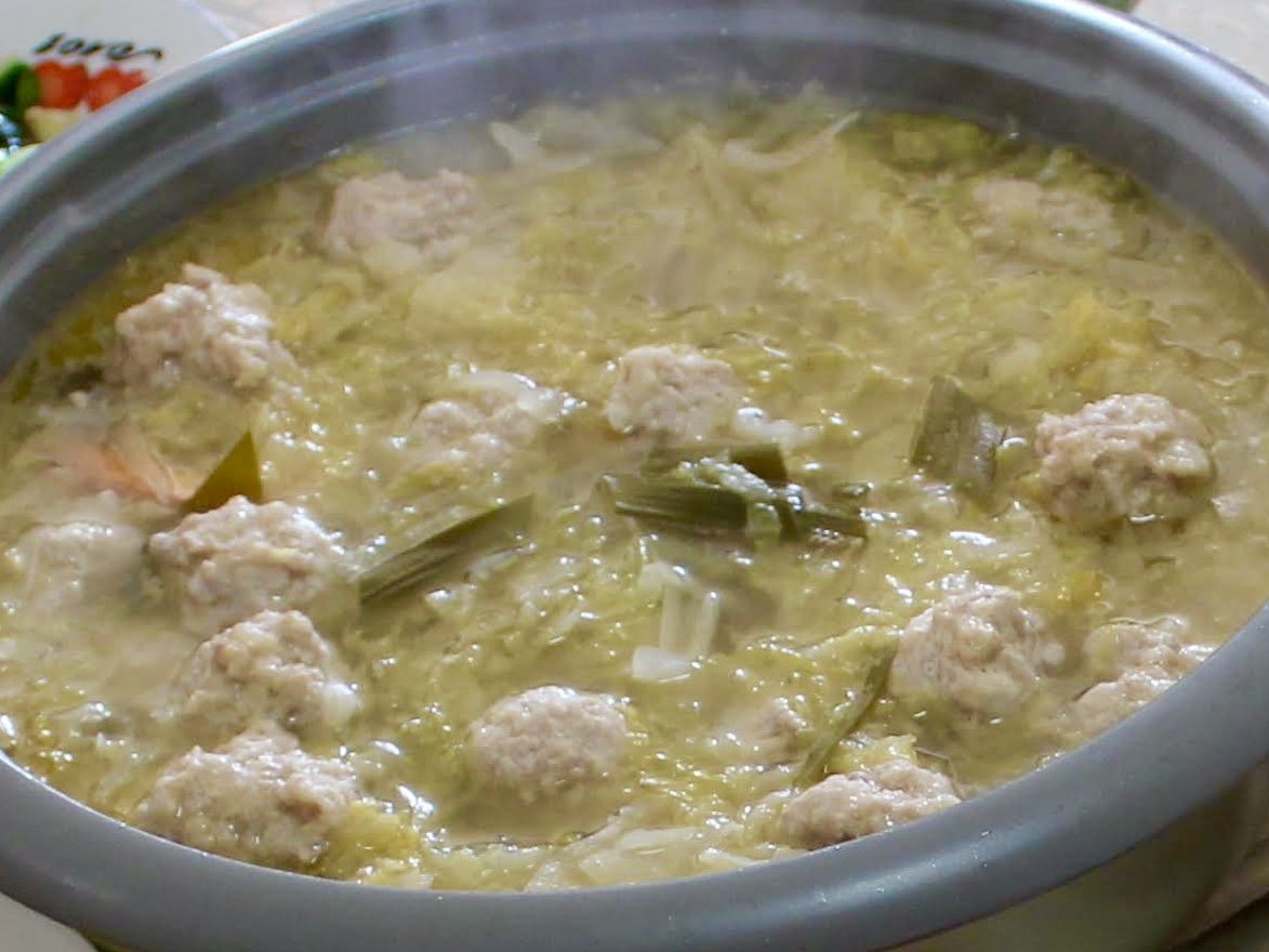 酸菜海鲜汆羊肉丸子