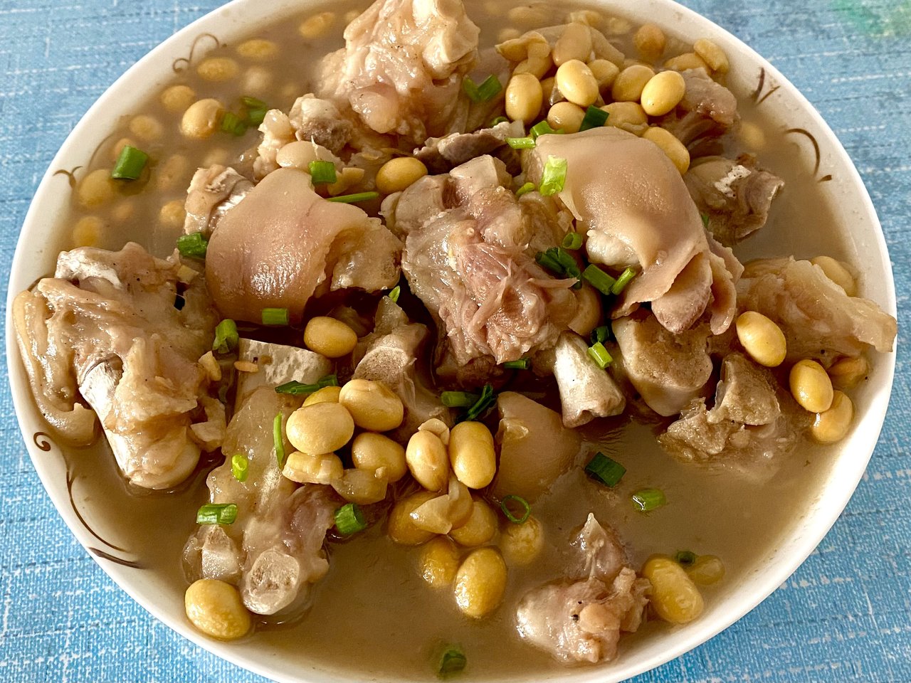 黄豆炖猪蹄
